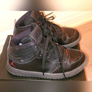 Youth air jordan heritage black gym red shoes
